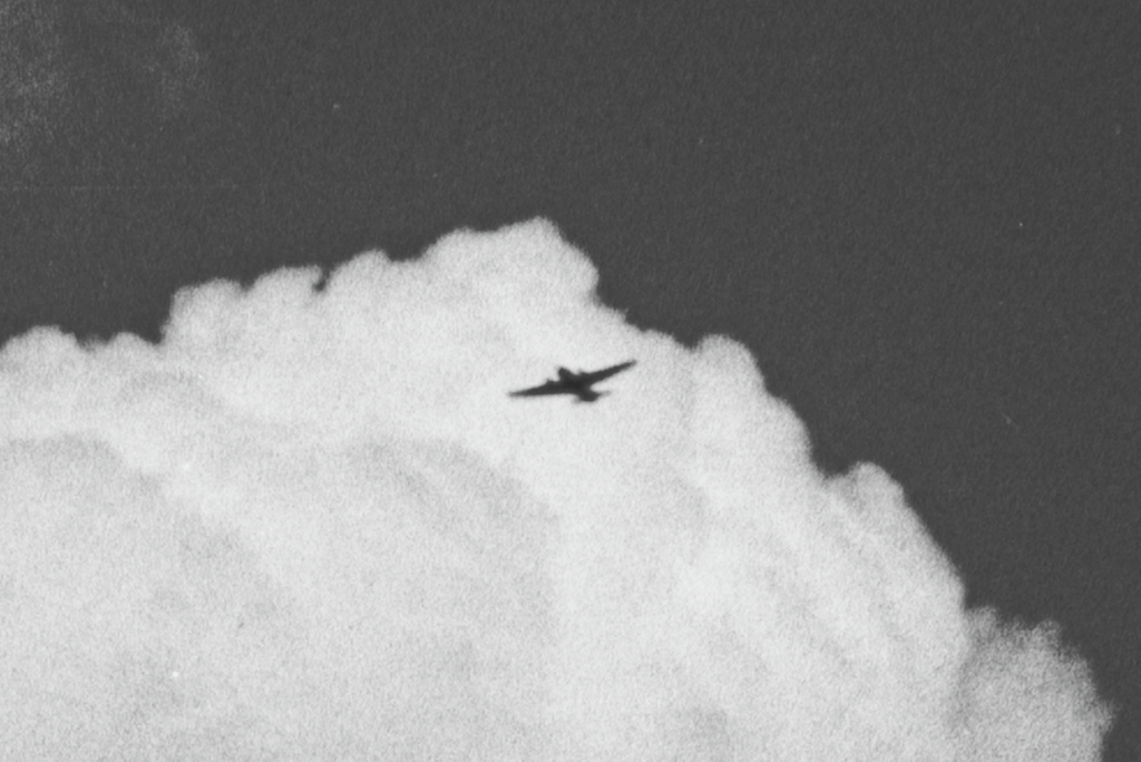 Flugzeug - Ausschnitt aus der Aufnahme Hollenbergs